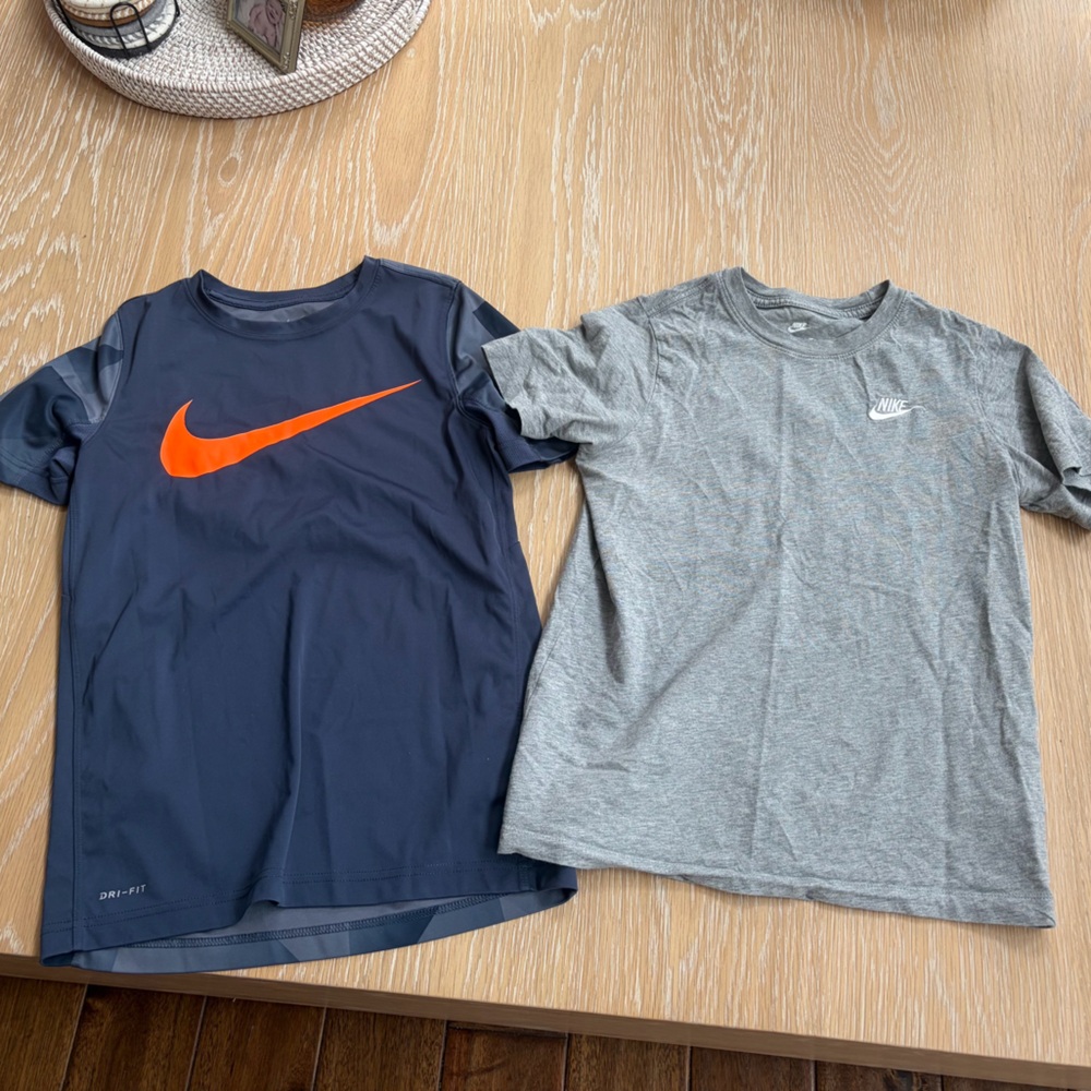 Nike Boys Boys size L T-shirts gray.